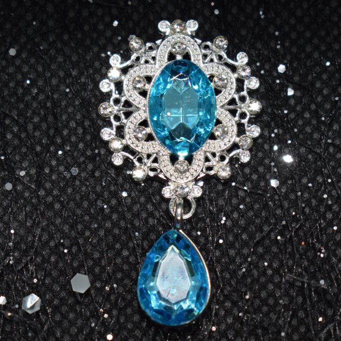 Embellissement ovale avec goutte