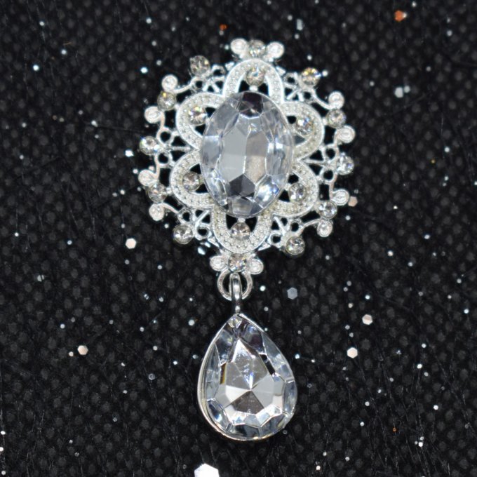 Embellissement ovale avec goutte