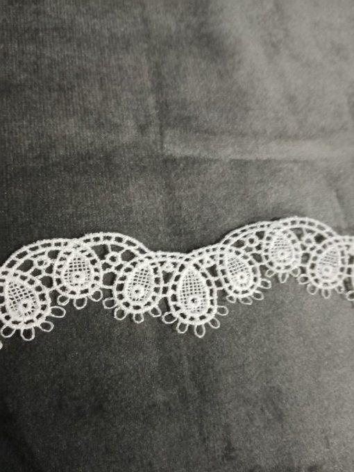 Dentelle boucle blanche 50 cm