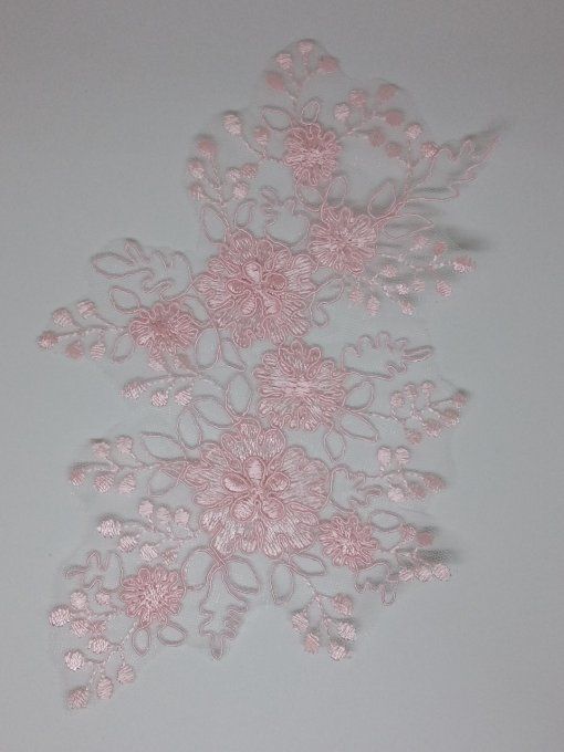 Appliqué en dentelle rose