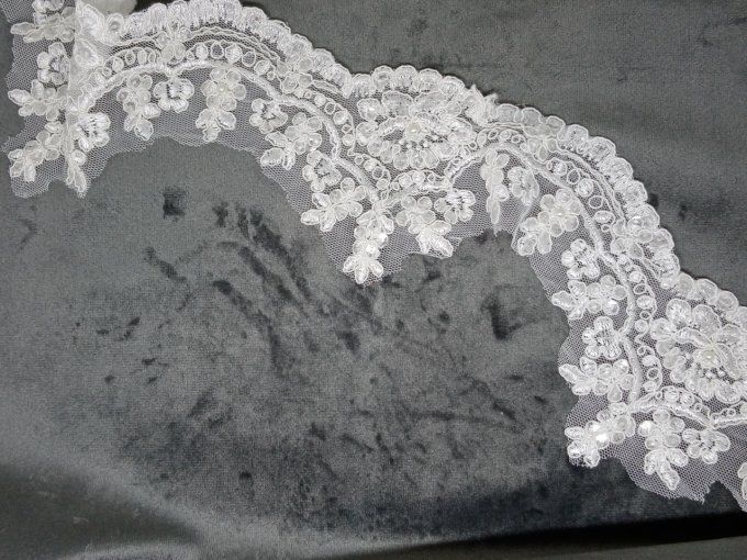 Dentelle ivoire sequins 45 cm